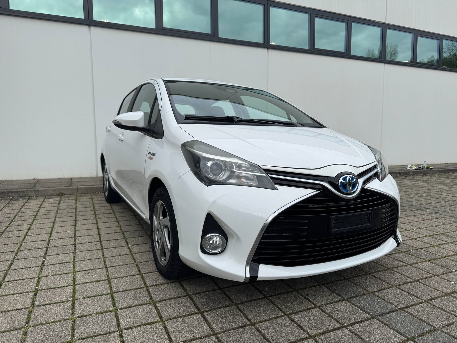 TOYOTA Yaris 1.5 VVT-i Hybrid Style e-CVT