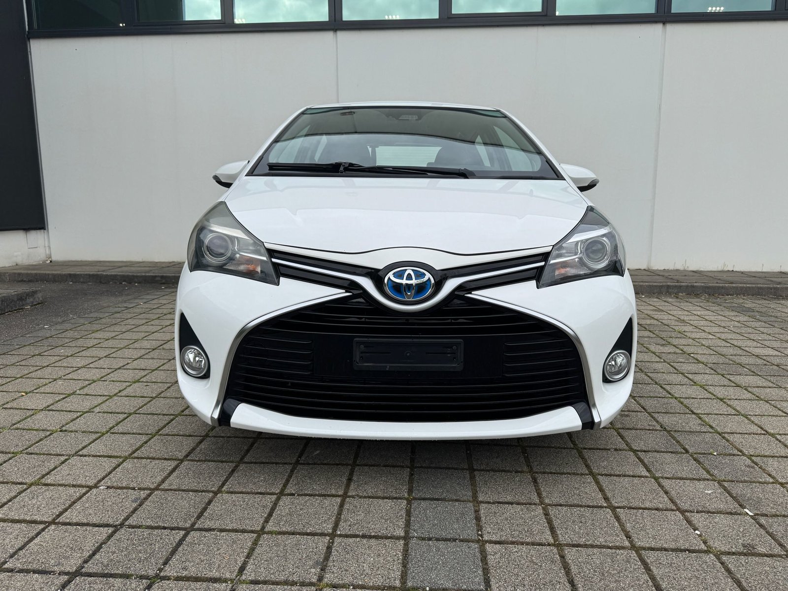 TOYOTA Yaris 1.5 VVT-i Hybrid Style e-CVT, Full-Hybrid Petrol/Electric, Second hand / Used, Automatic - 2