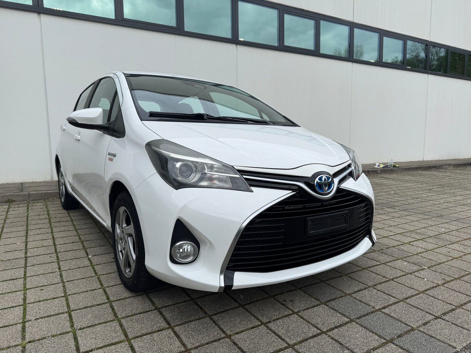 TOYOTA Yaris 1.5 VVT-i Hybrid Style e-CVT, Full-Hybrid Petrol/Electric, Second hand / Used, Automatic - 3