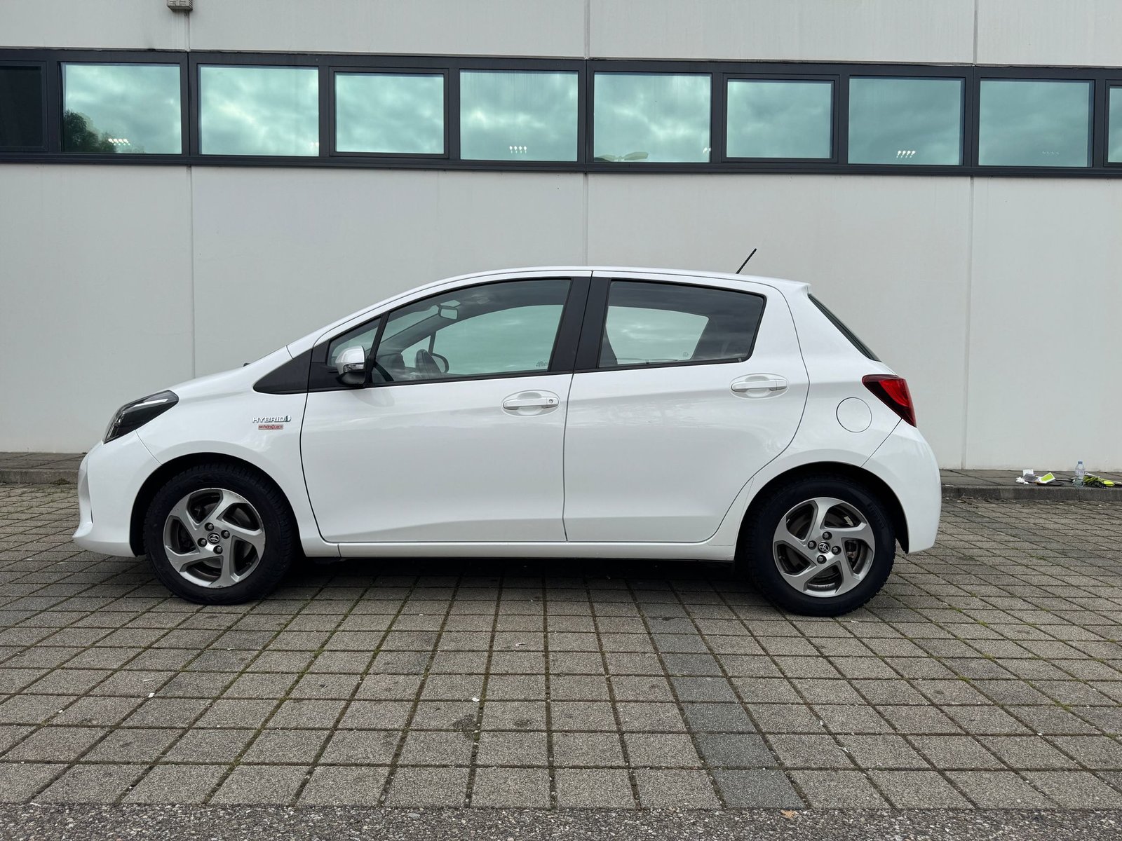 TOYOTA Yaris 1.5 VVT-i Hybrid Style e-CVT, Full-Hybrid Petrol/Electric, Second hand / Used, Automatic - 5