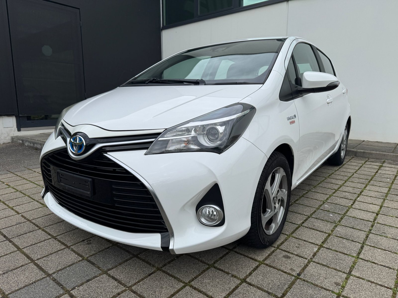TOYOTA Yaris 1.5 VVT-i Hybrid Style e-CVT, Full-Hybrid Petrol/Electric, Second hand / Used, Automatic - 6