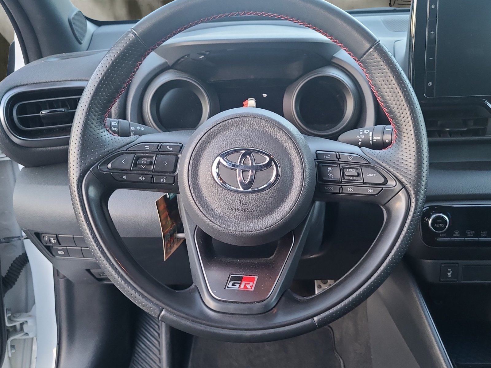 TOYOTA Yaris 1.5 GR Sport e-CVT, Hybride Intégral Essence/Électricité, Occasion / Utilisé, Automatique - 5