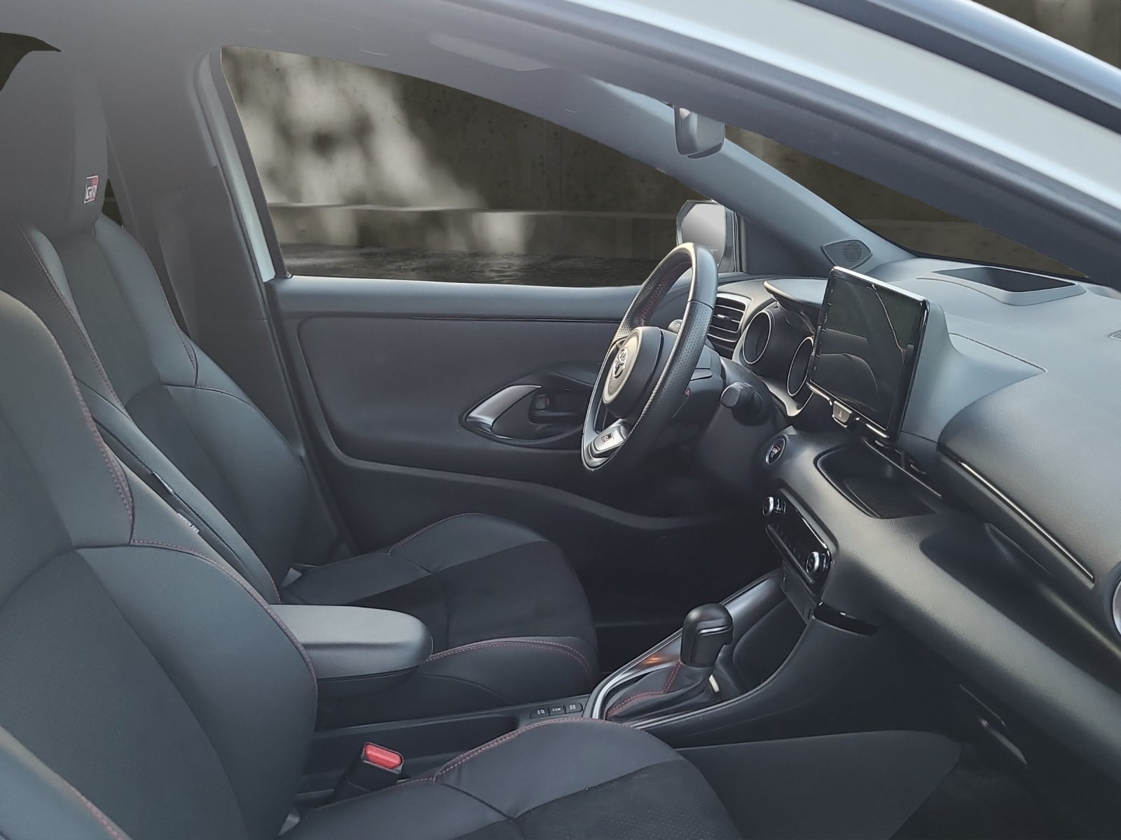 TOYOTA Yaris 1.5 GR Sport e-CVT, Hybride Intégral Essence/Électricité, Occasion / Utilisé, Automatique - 6