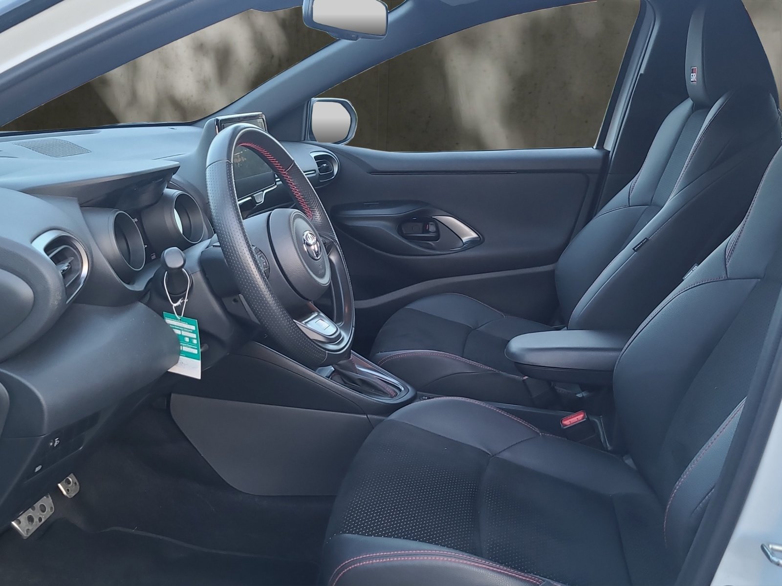 TOYOTA Yaris 1.5 GR Sport e-CVT, Hybride Intégral Essence/Électricité, Occasion / Utilisé, Automatique - 7