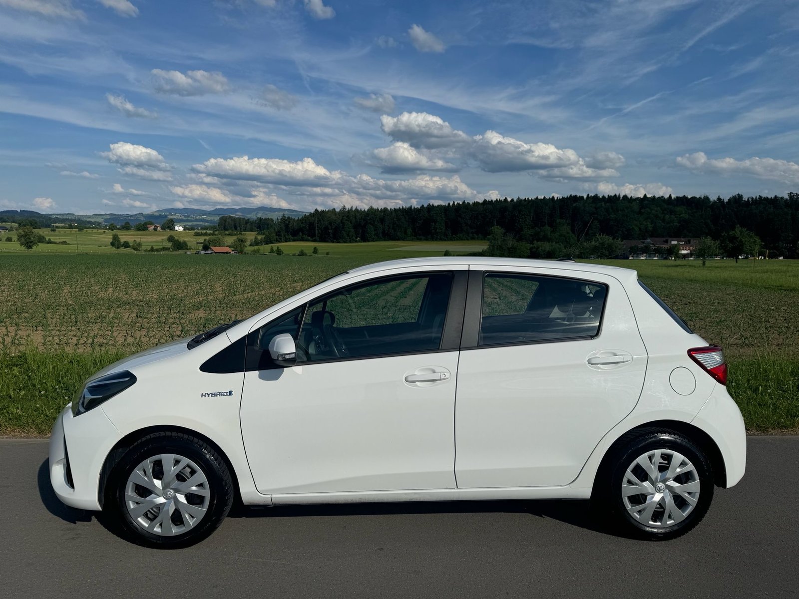 TOYOTA Yaris 1.5 VVT-i Hybrid Comfort e-CVT, Hybride Intégral Essence/Électricité, Occasion / Utilisé, Automatique - 3