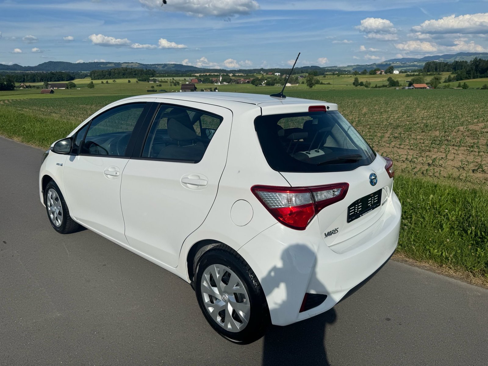 TOYOTA Yaris 1.5 VVT-i Hybrid Comfort e-CVT, Hybride Intégral Essence/Électricité, Occasion / Utilisé, Automatique - 4