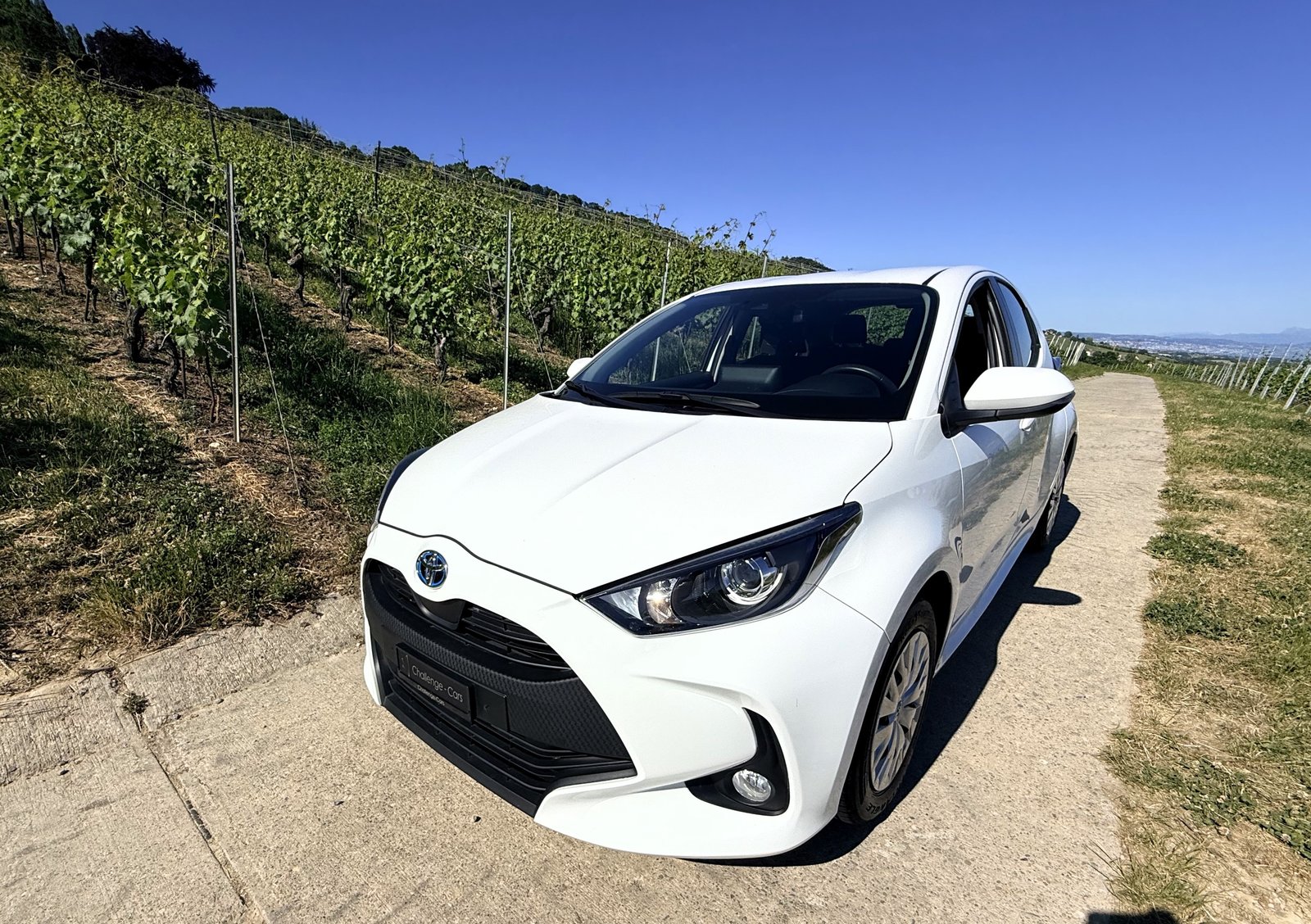 TOYOTA Yaris 1.5 Comfort e-CVT, Hybride Intégral Essence/Électricité, Occasion / Utilisé, Automatique - 2