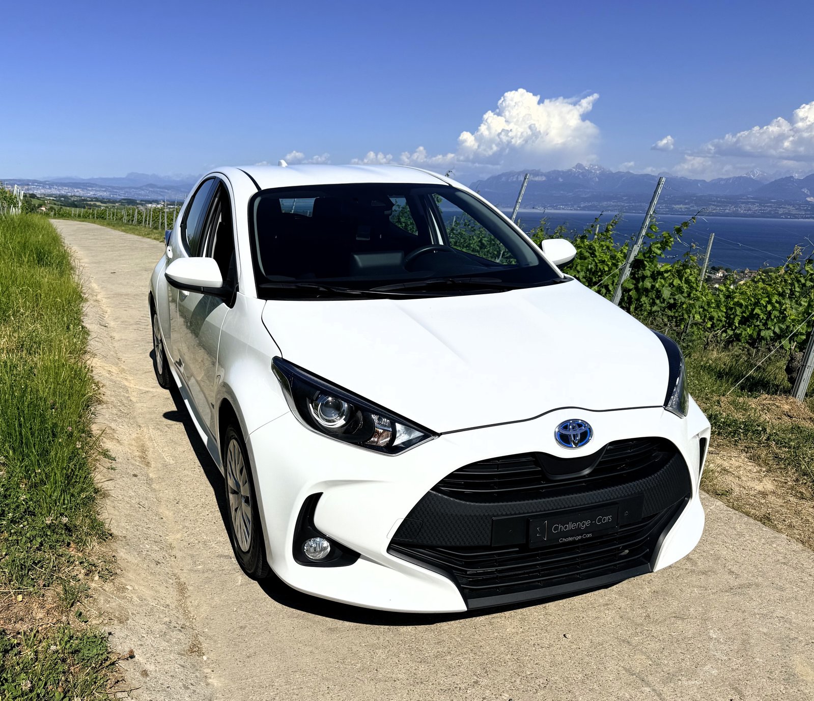 TOYOTA Yaris 1.5 Comfort e-CVT, Hybride Intégral Essence/Électricité, Occasion / Utilisé, Automatique - 4