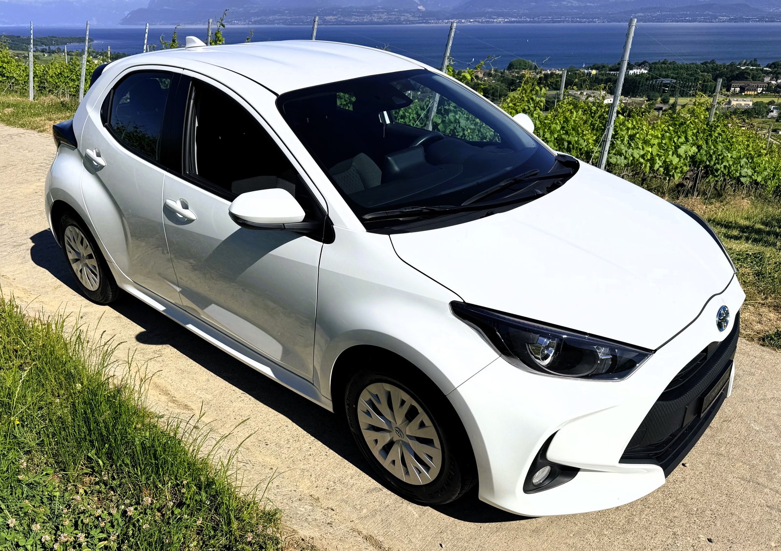 TOYOTA Yaris 1.5 Comfort e-CVT, Hybride Intégral Essence/Électricité, Occasion / Utilisé, Automatique - 6