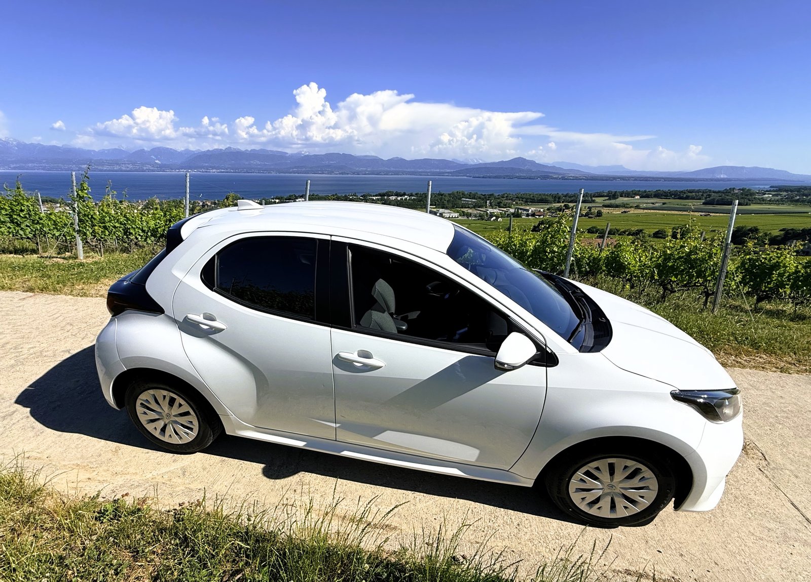 TOYOTA Yaris 1.5 Comfort e-CVT, Hybride Intégral Essence/Électricité, Occasion / Utilisé, Automatique - 7