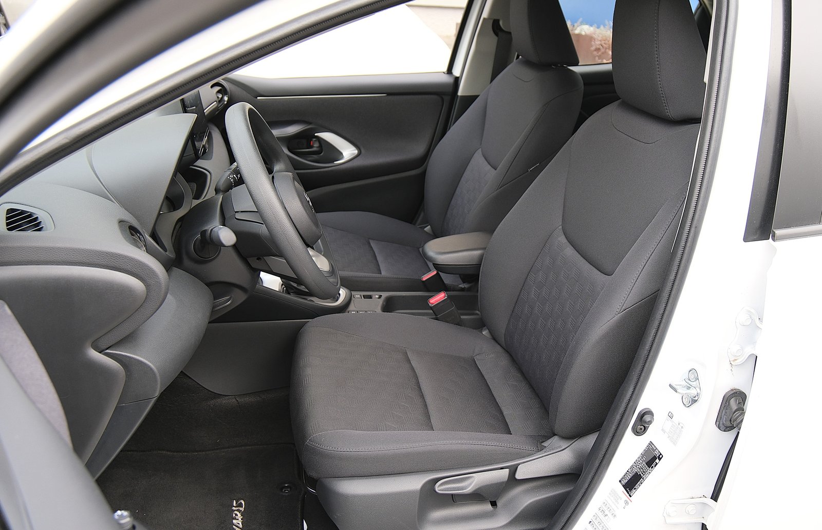 TOYOTA Yaris 1.5 Comfort e-CVT, Hybride Integrale Benzina/Elettrica, Occasioni / Usate, Automatico - 5