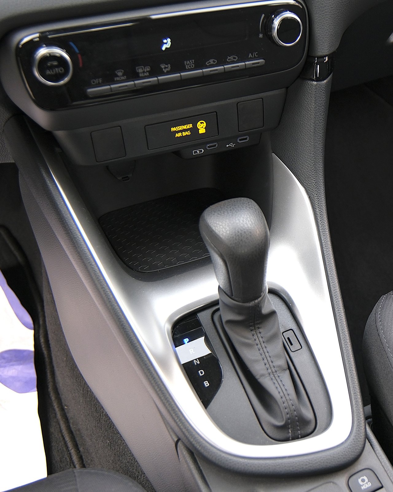 TOYOTA Yaris 1.5 Comfort e-CVT, Voll-Hybrid Benzin/Elektro, Occasion / Gebraucht, Automatik - 7