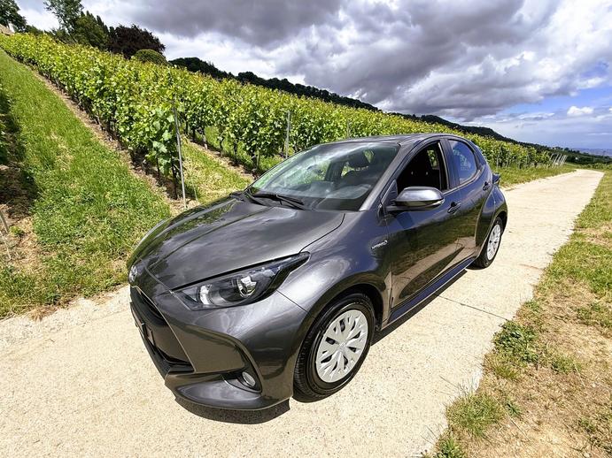 TOYOTA Yaris 1.5 Comfort e-CVT, Full-Hybrid Petrol/Electric, Second hand / Used, Automatic