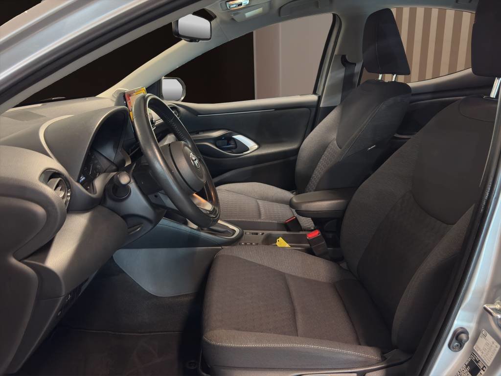 TOYOTA Yaris 1.5 Comfort e-CVT, Petrol, Second hand / Used, Automatic - 6