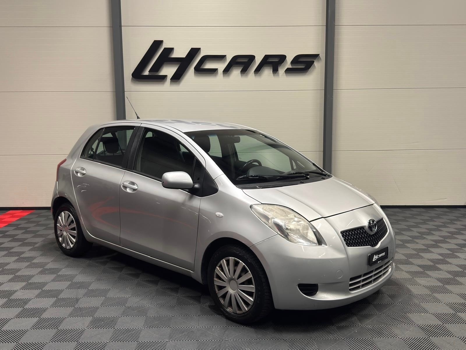 TOYOTA Yaris 1.3 Linea Sol, Petrol, Second hand / Used, Automatic - 6
