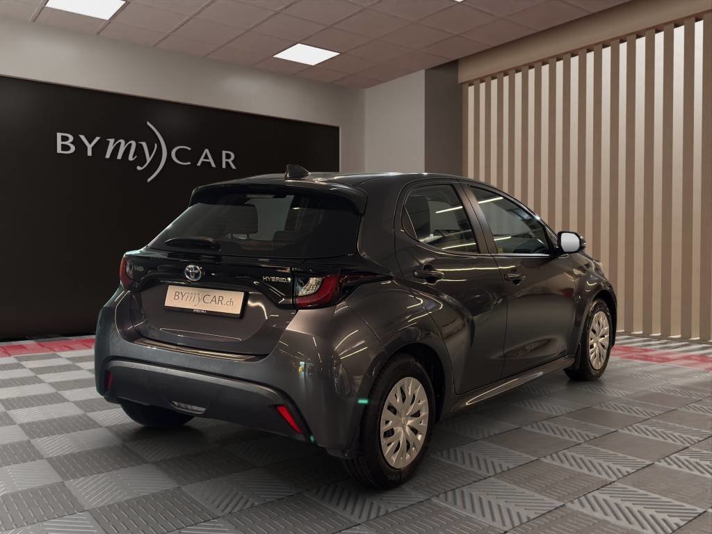 TOYOTA Yaris 1.5 Comfort e-CVT, Benzin, Occasion / Gebraucht, Automatik - 3