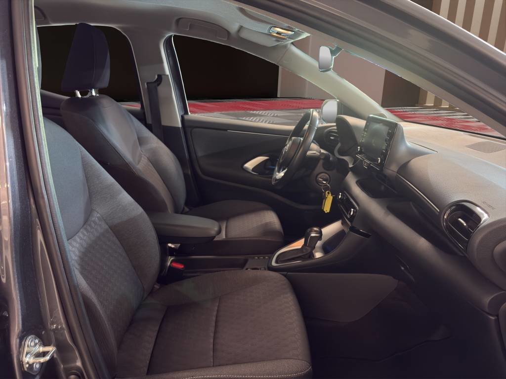 TOYOTA Yaris 1.5 Comfort e-CVT, Benzin, Occasion / Gebraucht, Automatik - 7