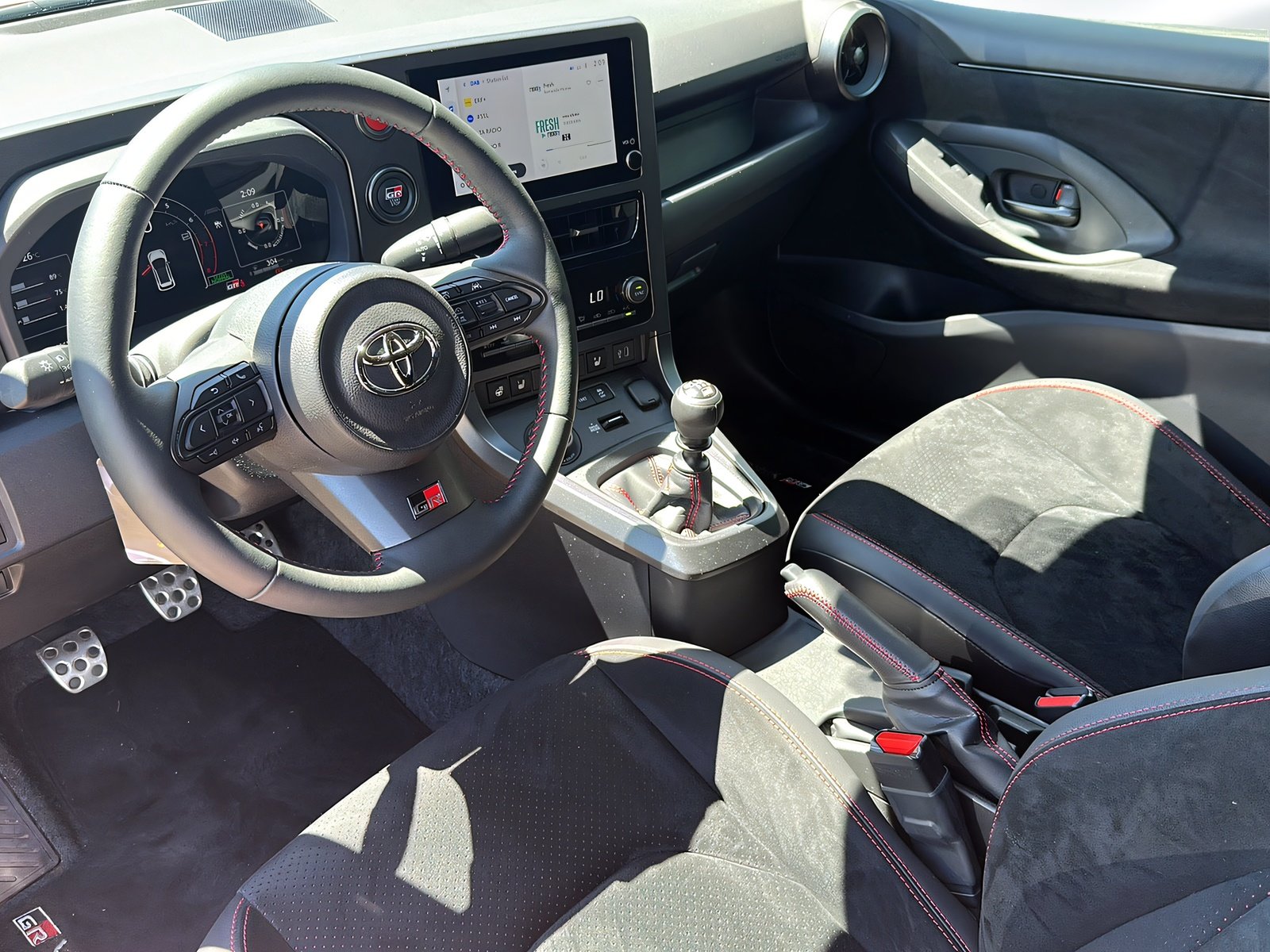 TOYOTA Yaris 1.6 GR Sport, Benzin, Occasion / Gebraucht, Handschaltung - 5