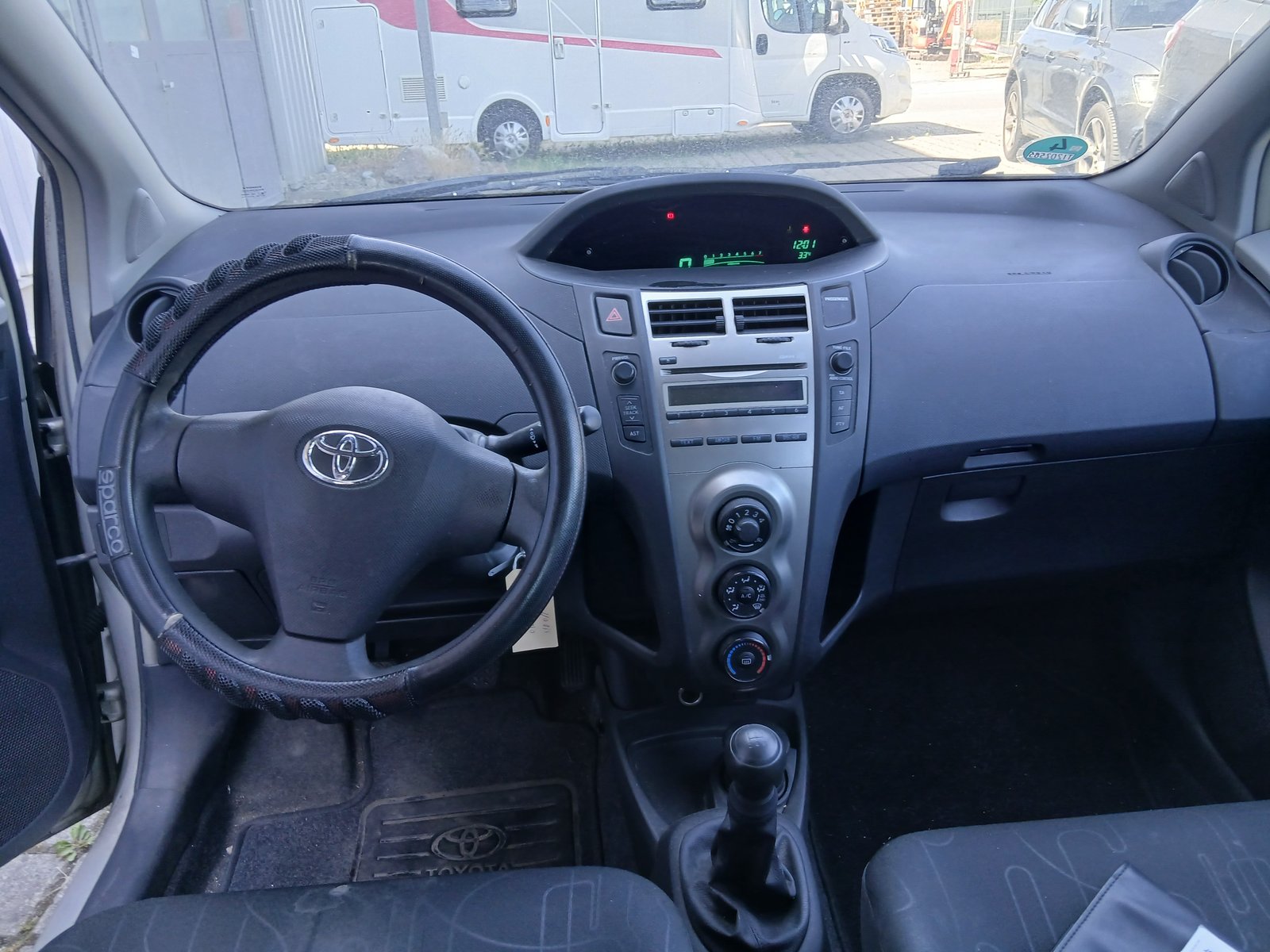 TOYOTA Yaris 1.0 Linea Terra, Petrol, Second hand / Used, Manual - 7