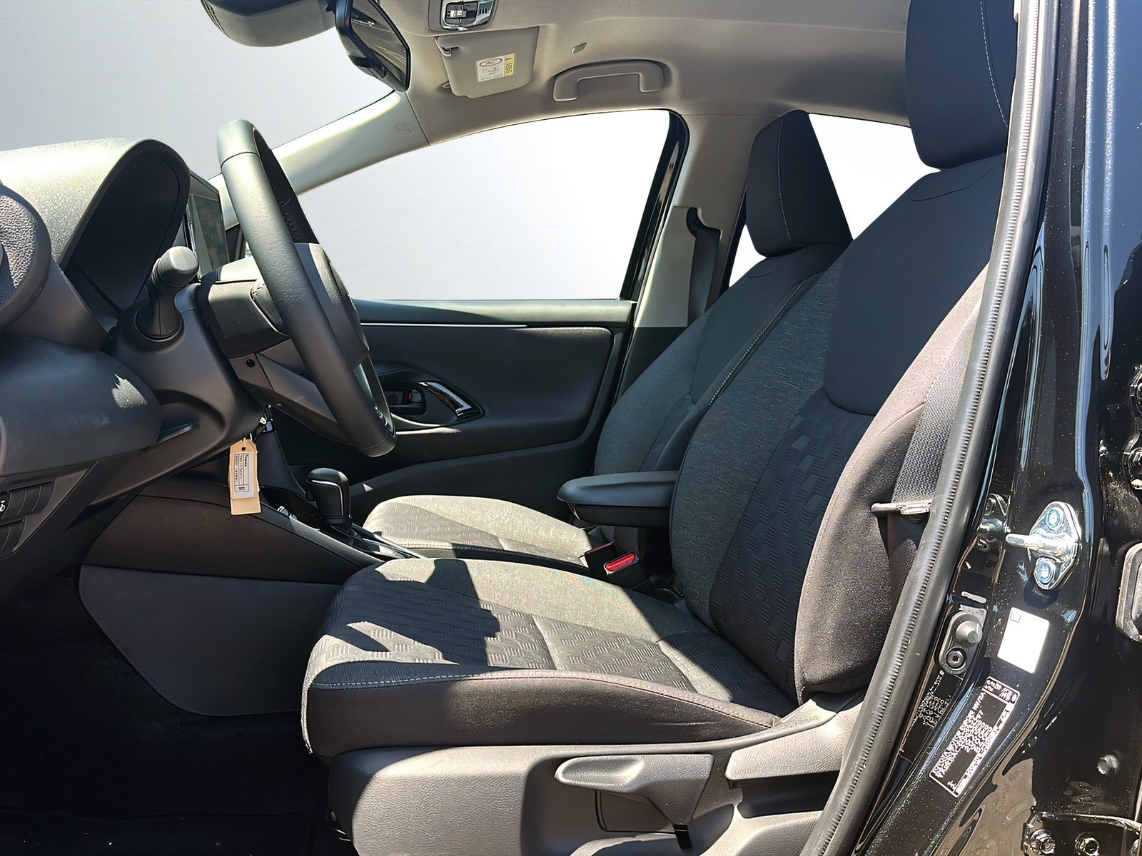 TOYOTA Yaris 1.5 Comfort e-CVT, Voll-Hybrid Benzin/Elektro, Occasion / Gebraucht, Automatik - 4