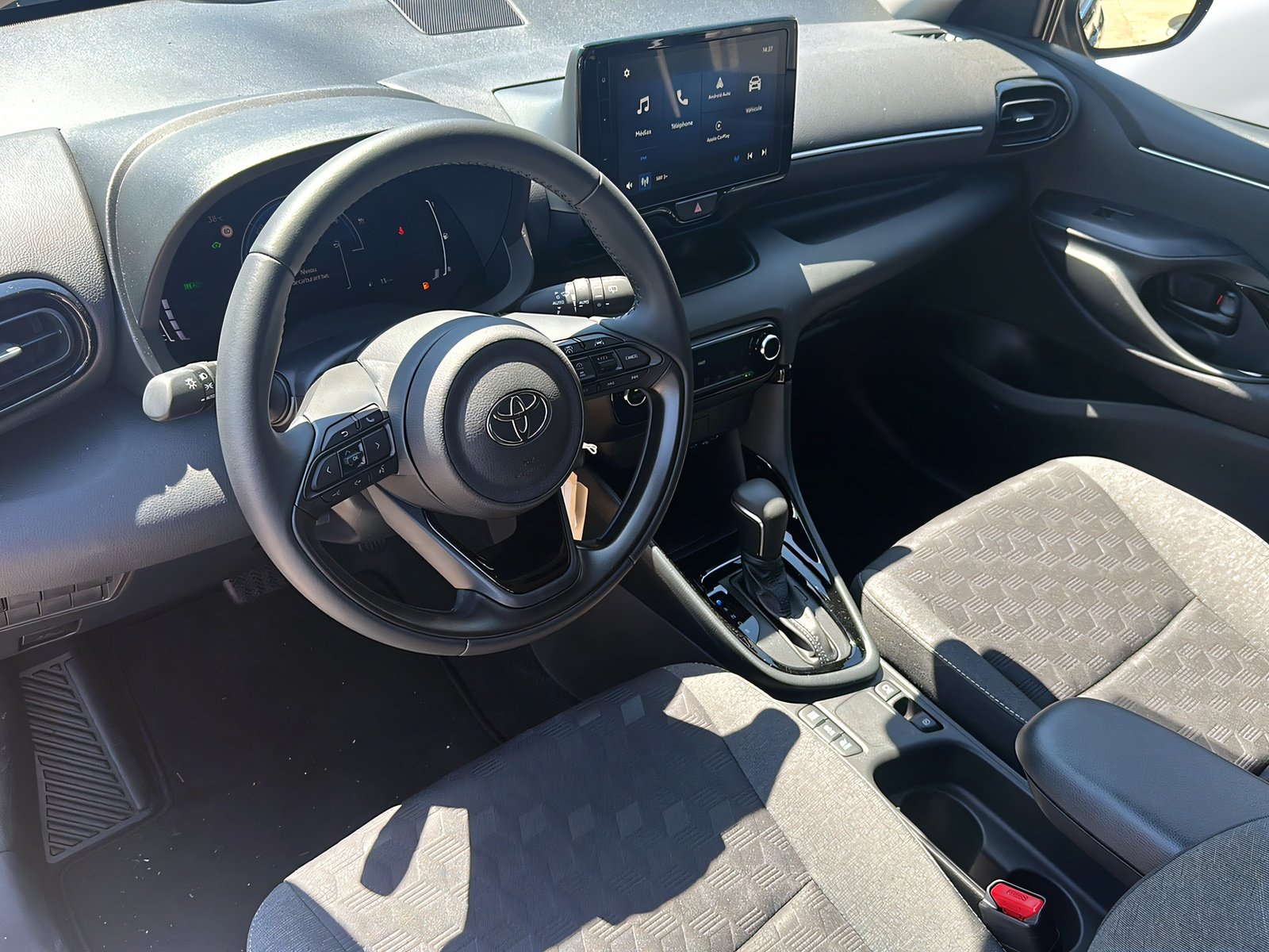 TOYOTA Yaris 1.5 Comfort e-CVT, Voll-Hybrid Benzin/Elektro, Occasion / Gebraucht, Automatik - 5
