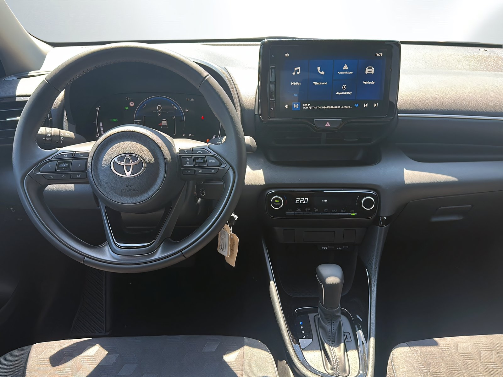 TOYOTA Yaris 1.5 Comfort e-CVT, Voll-Hybrid Benzin/Elektro, Occasion / Gebraucht, Automatik - 6