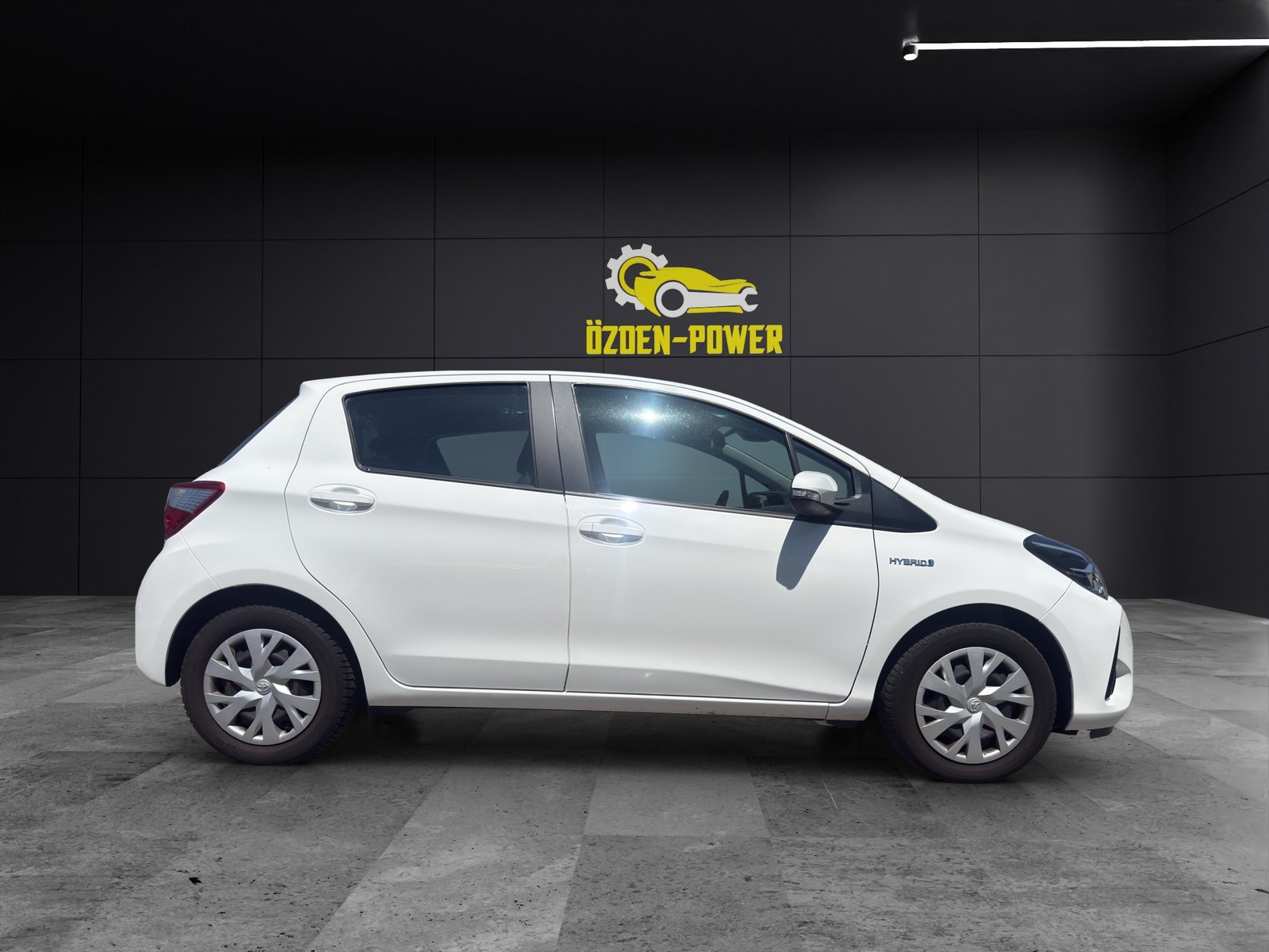 TOYOTA Yaris 1.5 VVT-i Hybrid Trend e-CVT, Voll-Hybrid Benzin/Elektro, Occasion / Gebraucht, Automatik - 4