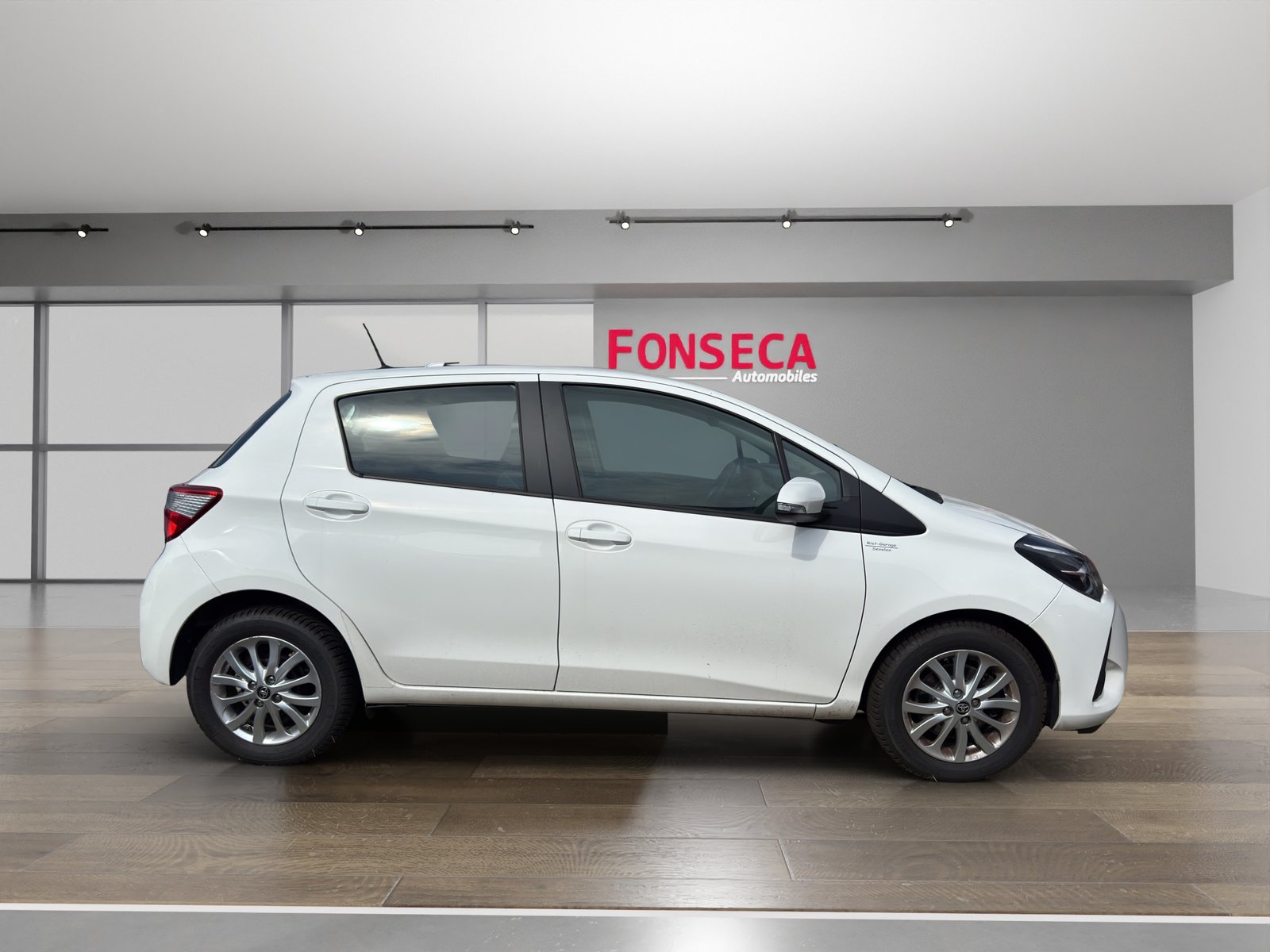 TOYOTA Yaris 1.5 Comfort, Petrol, Second hand / Used, Manual - 2