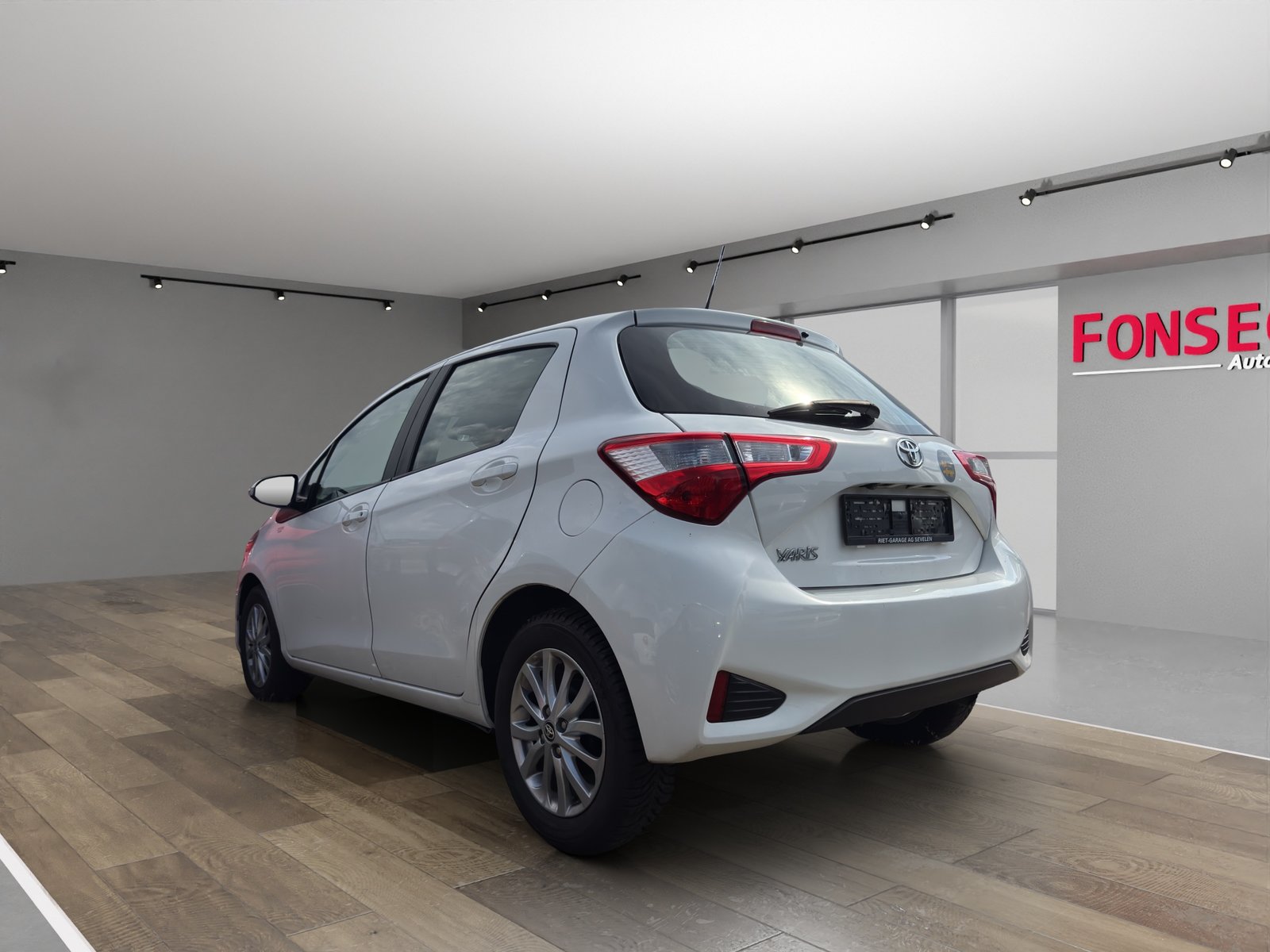 TOYOTA Yaris 1.5 Comfort, Petrol, Second hand / Used, Manual - 6