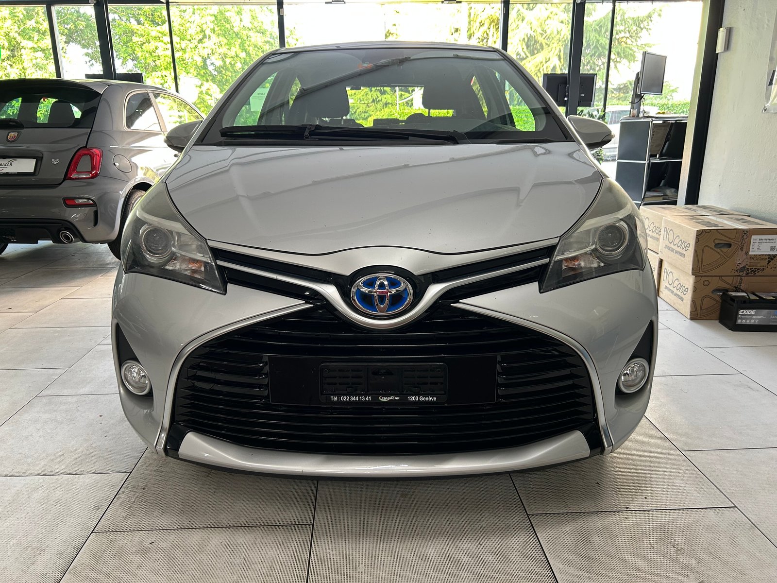 TOYOTA Yaris 1.5 VVT-i Hybrid Trend e-CVT, Voll-Hybrid Benzin/Elektro, Occasion / Gebraucht, Automatik - 2