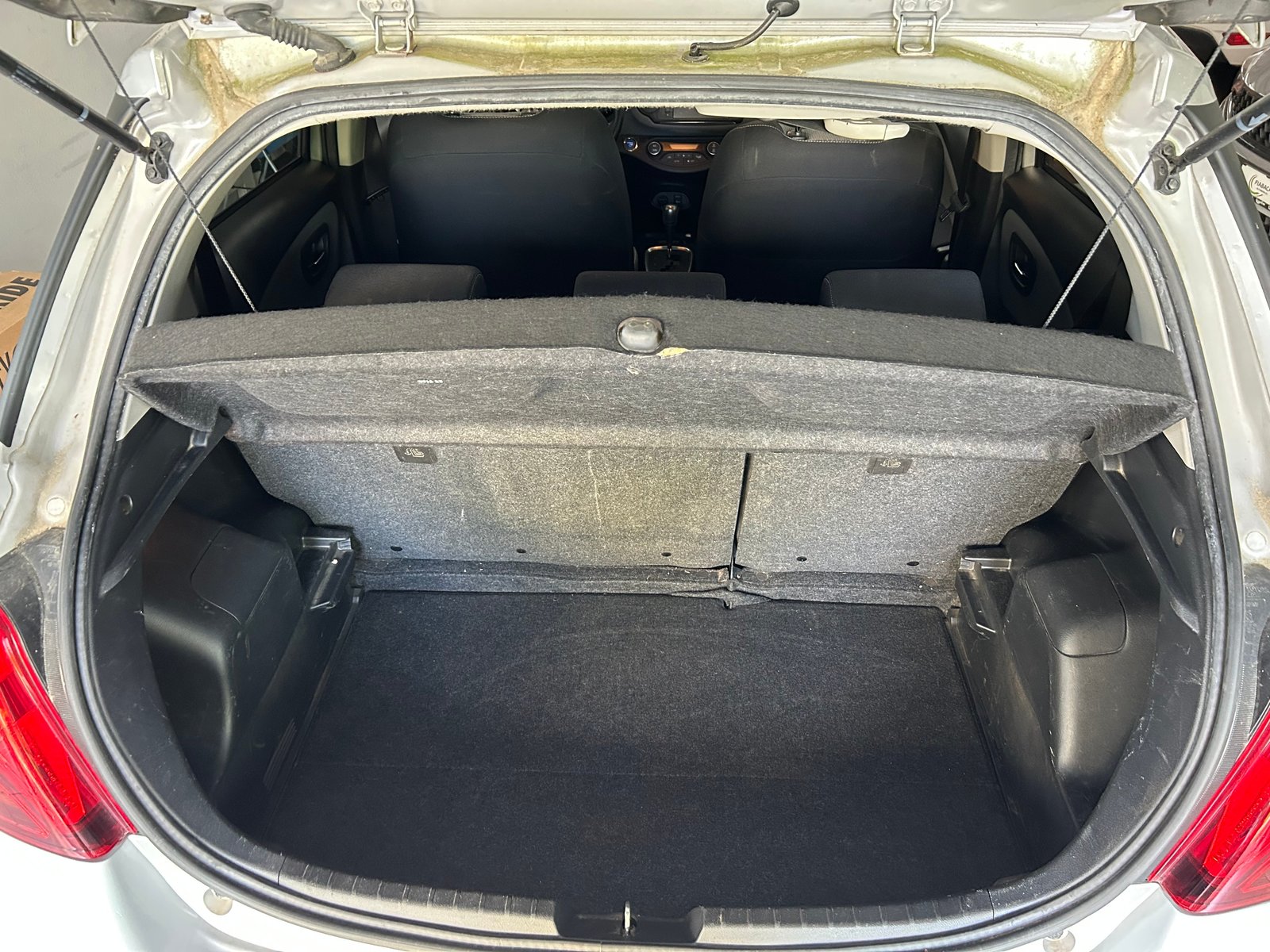 TOYOTA Yaris 1.5 VVT-i Hybrid Trend e-CVT, Voll-Hybrid Benzin/Elektro, Occasion / Gebraucht, Automatik - 4