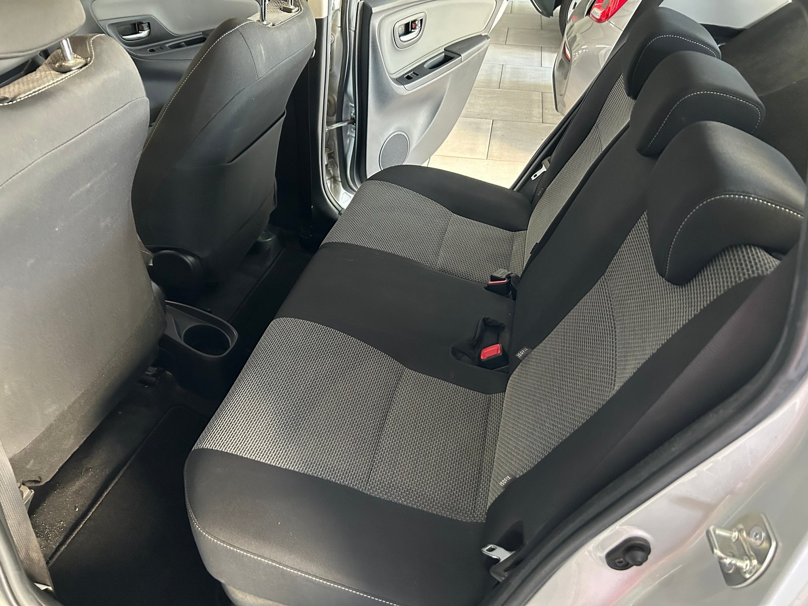 TOYOTA Yaris 1.5 VVT-i Hybrid Trend e-CVT, Voll-Hybrid Benzin/Elektro, Occasion / Gebraucht, Automatik - 5