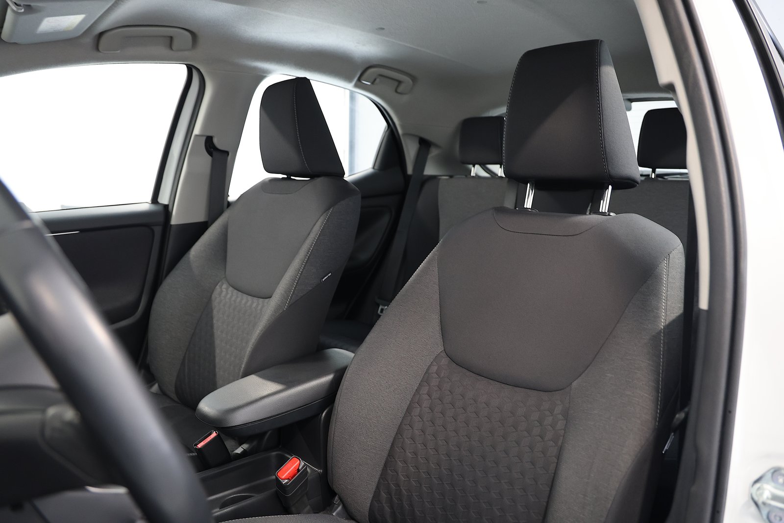 TOYOTA Yaris 1.5 Comfort e-CVT, Hybride Intégral Essence/Électricité, Occasion / Utilisé, Automatique - 7