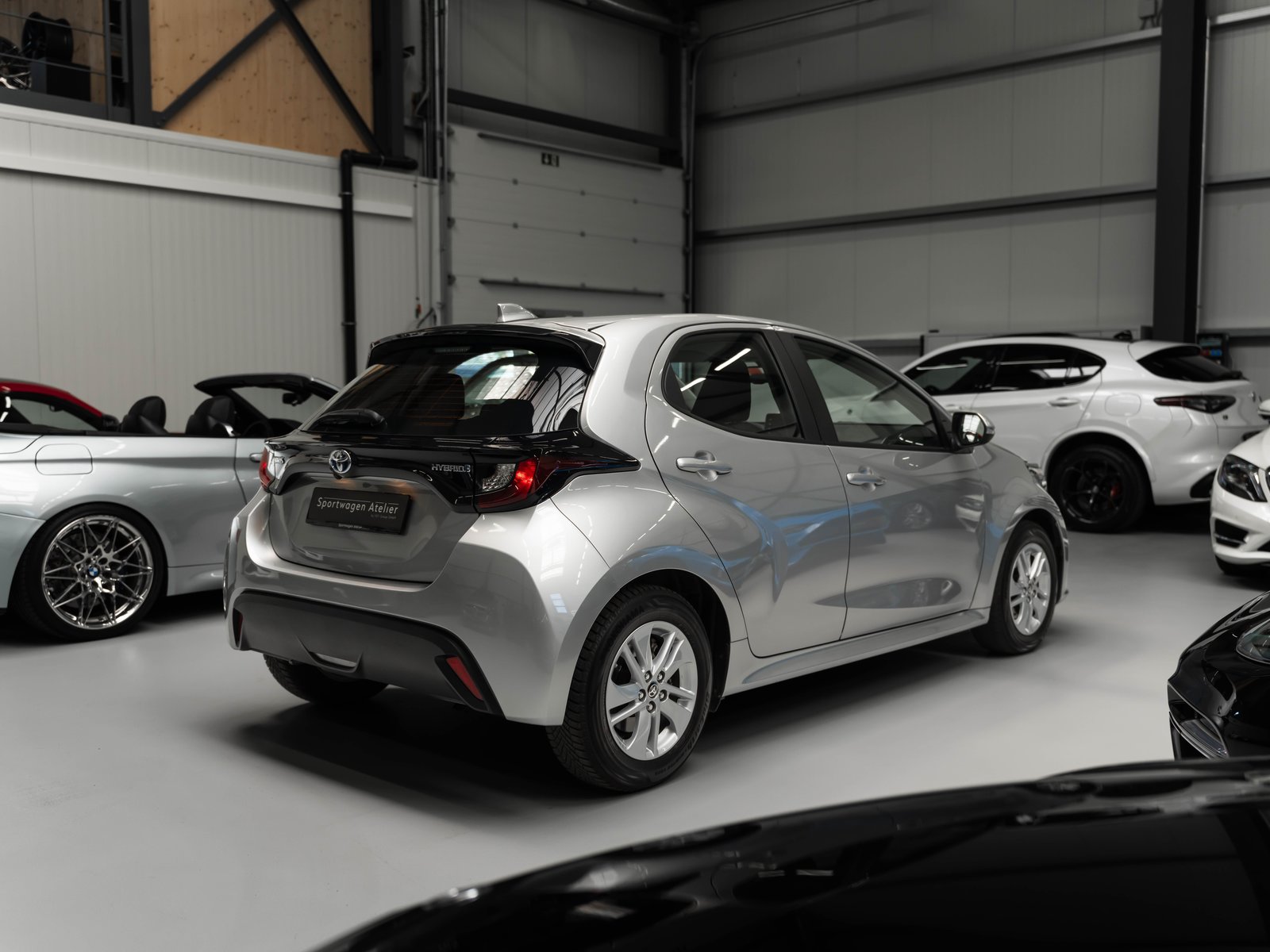 TOYOTA Yaris 1.5 Comfort e-CVT, Hybride Intégral Essence/Électricité, Occasion / Utilisé, Automatique - 4