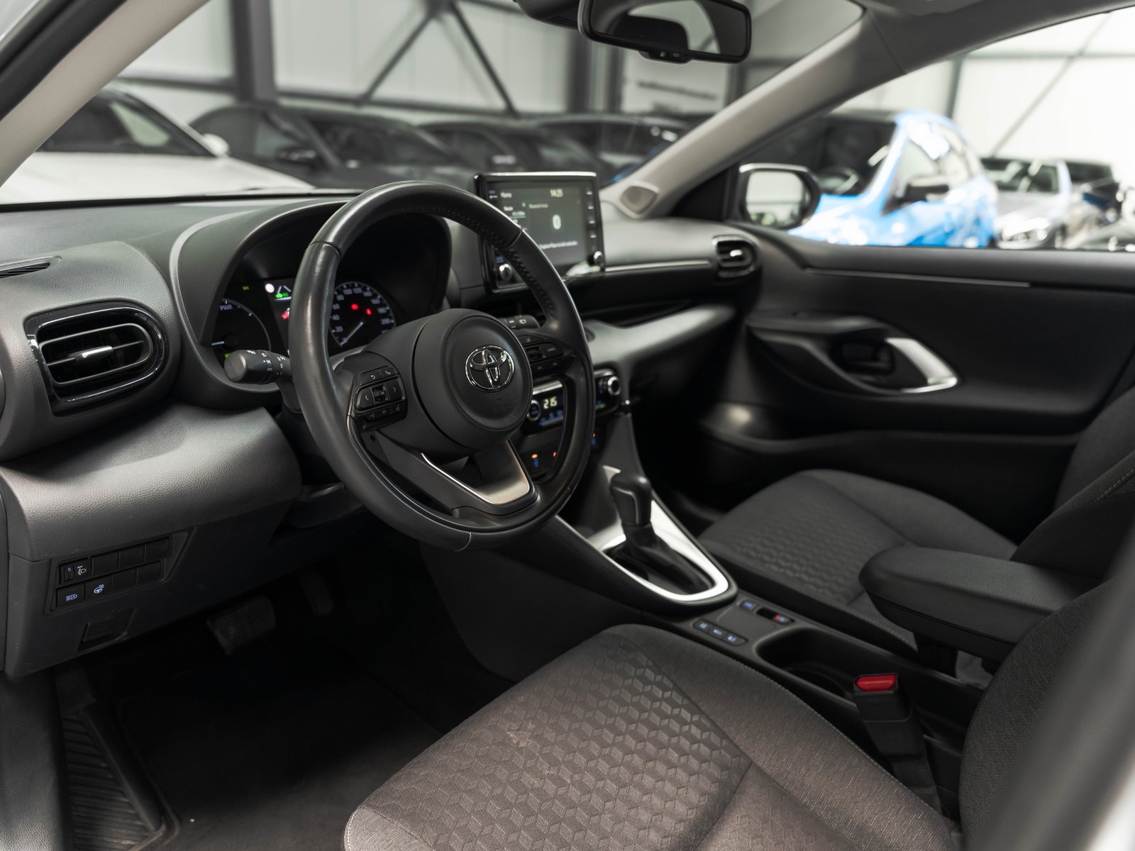 TOYOTA Yaris 1.5 Comfort e-CVT, Hybride Intégral Essence/Électricité, Occasion / Utilisé, Automatique - 7