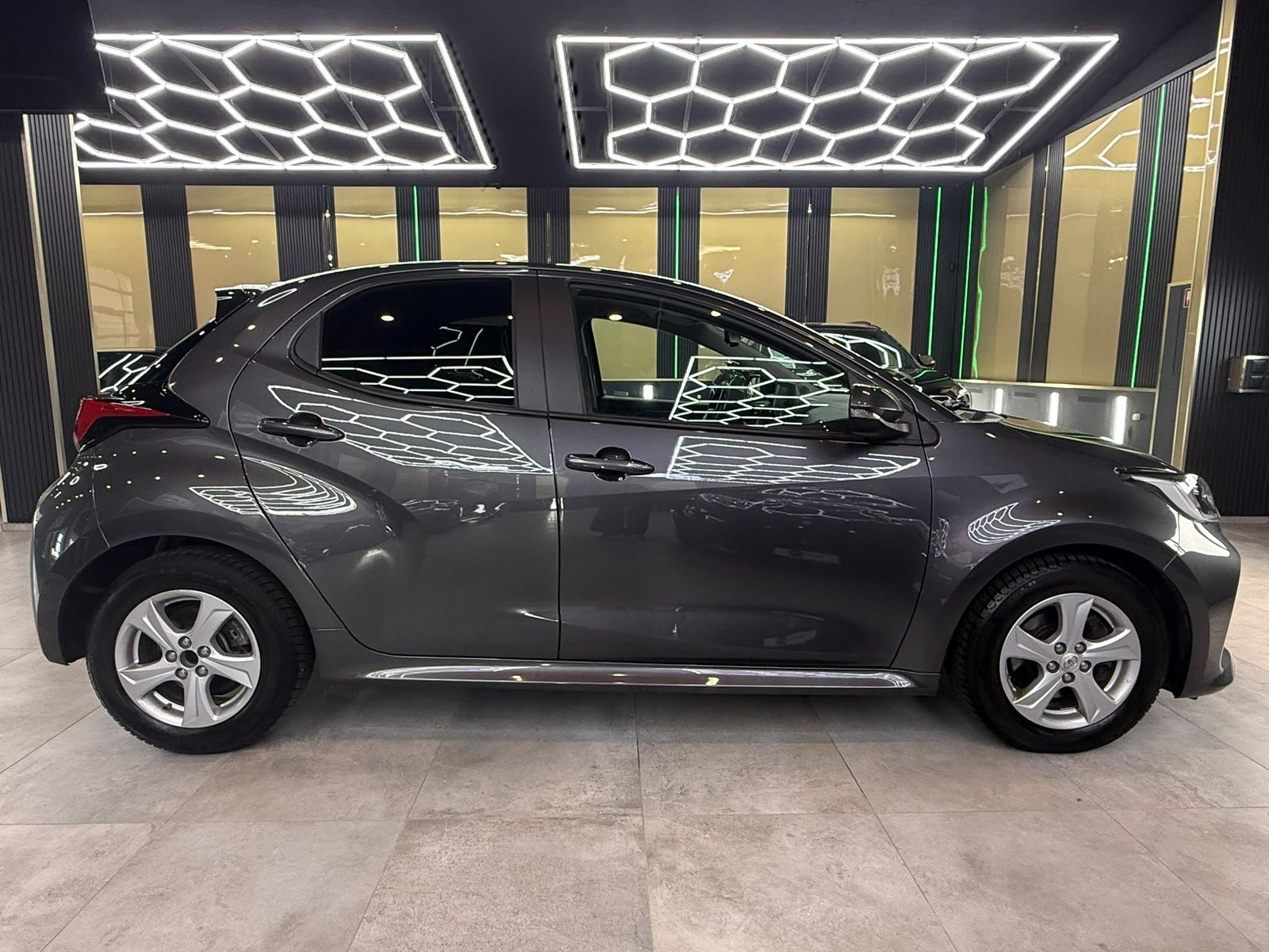 TOYOTA Yaris 1.5 Trend e-CVT, Voll-Hybrid Benzin/Elektro, Occasion / Gebraucht, Automatik - 5