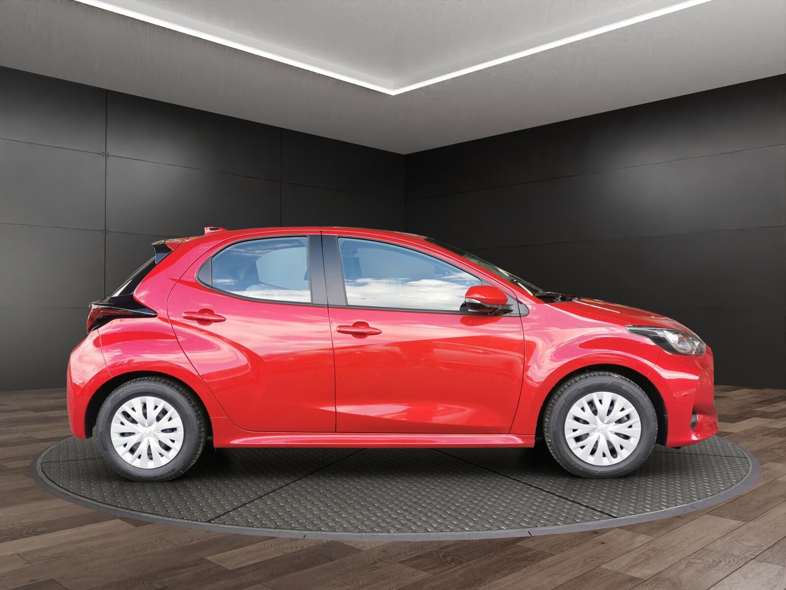 TOYOTA Yaris 1.5 Active e-CVT, Hybride Intégral Essence/Électricité, Occasion / Utilisé, Automatique - 5
