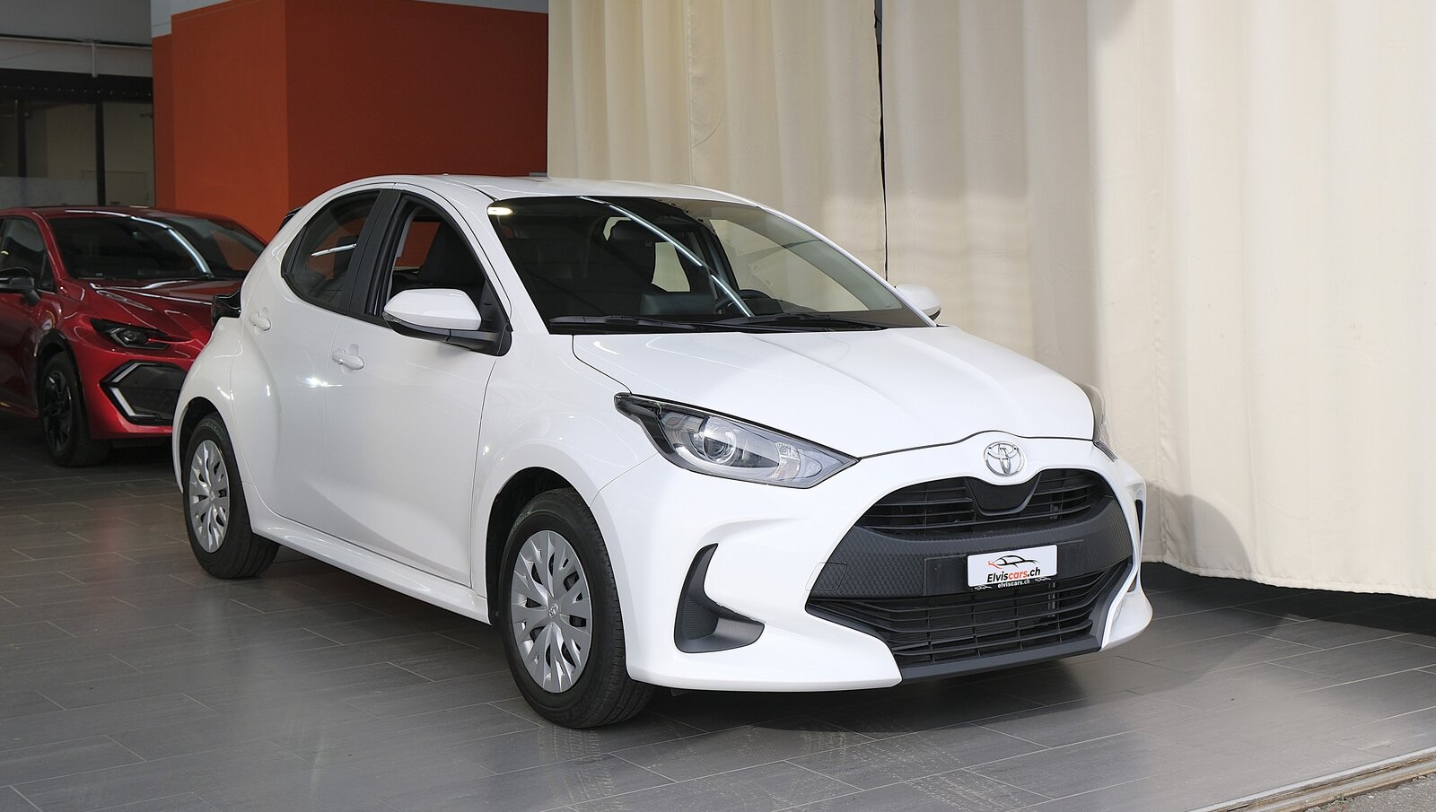 TOYOTA Yaris 1.5 Comfort e-CVT, Hybride Intégral Essence/Électricité, Occasion / Utilisé, Automatique - 2