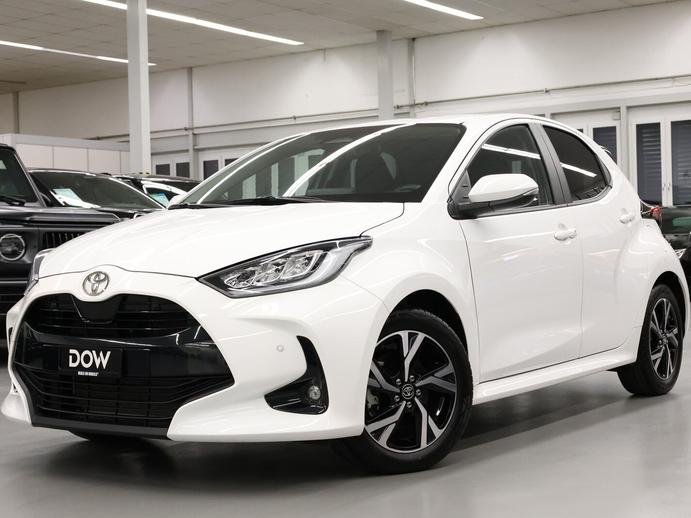 TOYOTA Yaris 1.5 VVT-i HSD Trend, Full-Hybrid Petrol/Electric, Second hand / Used, Automatic