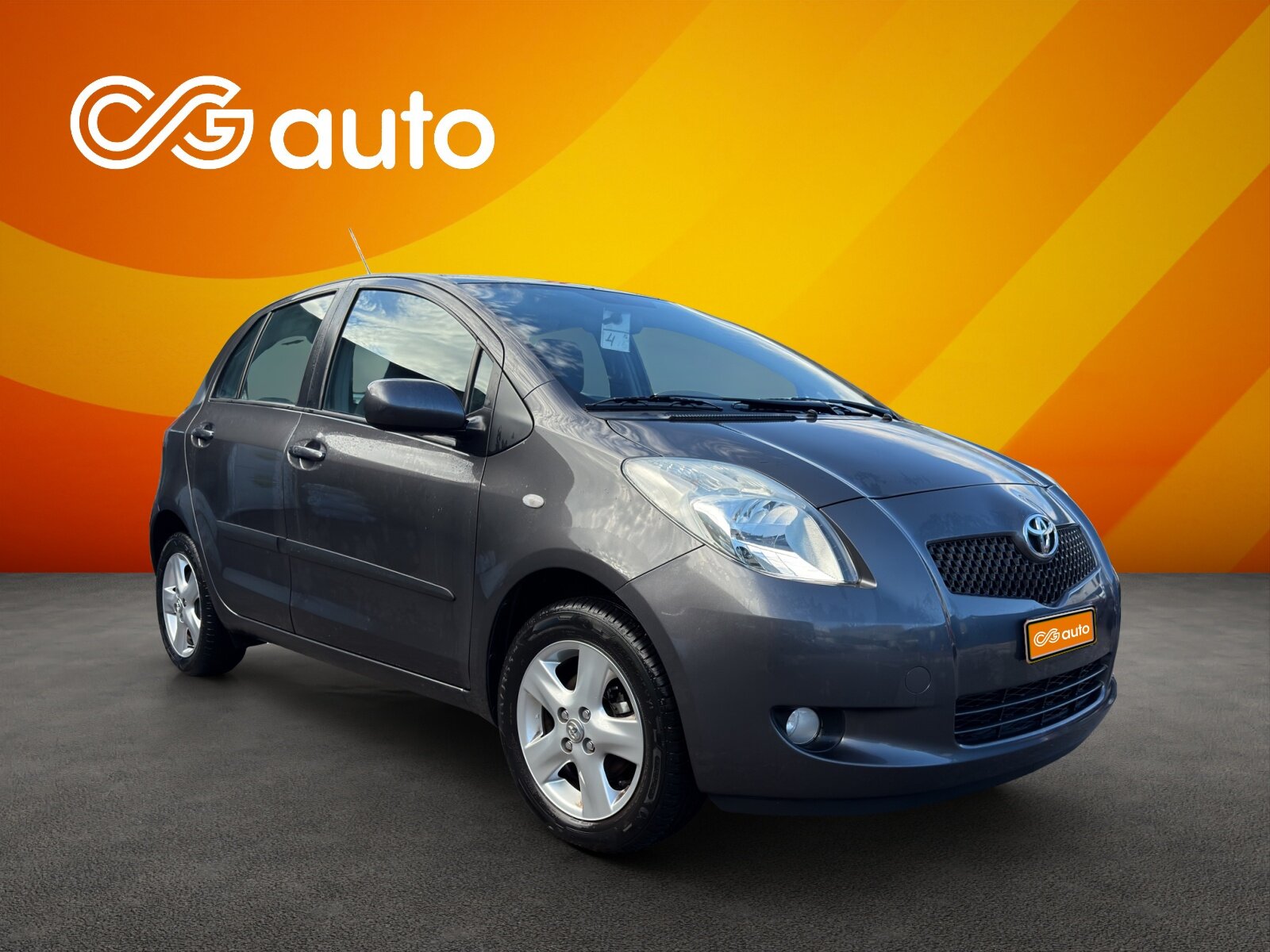 TOYOTA Yaris 1.3 Chic, Benzin, Occasion / Gebraucht, Handschaltung - 2