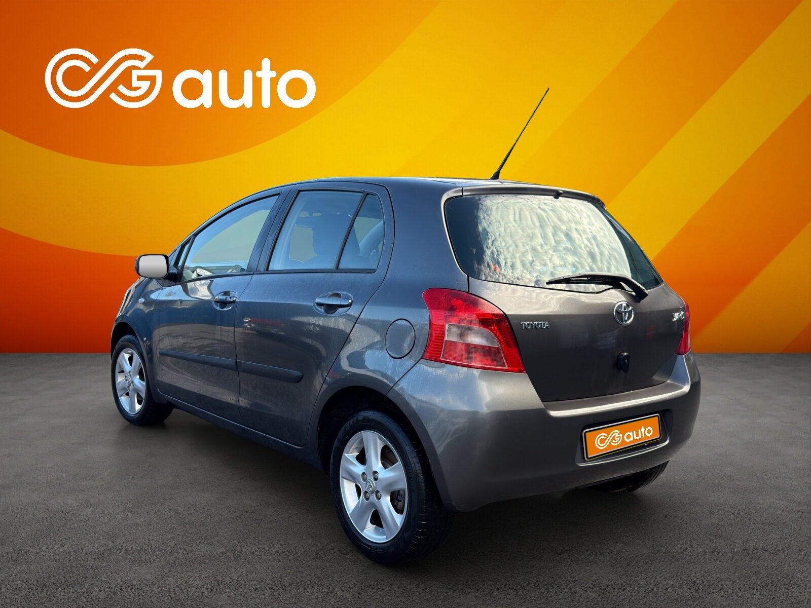 TOYOTA Yaris 1.3 Chic, Benzin, Occasion / Gebraucht, Handschaltung - 6