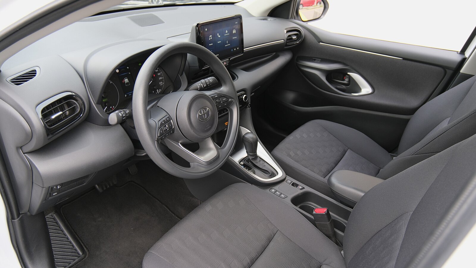 TOYOTA Yaris 1.5 Comfort e-CVT, Voll-Hybrid Benzin/Elektro, Occasion / Gebraucht, Automatik - 3
