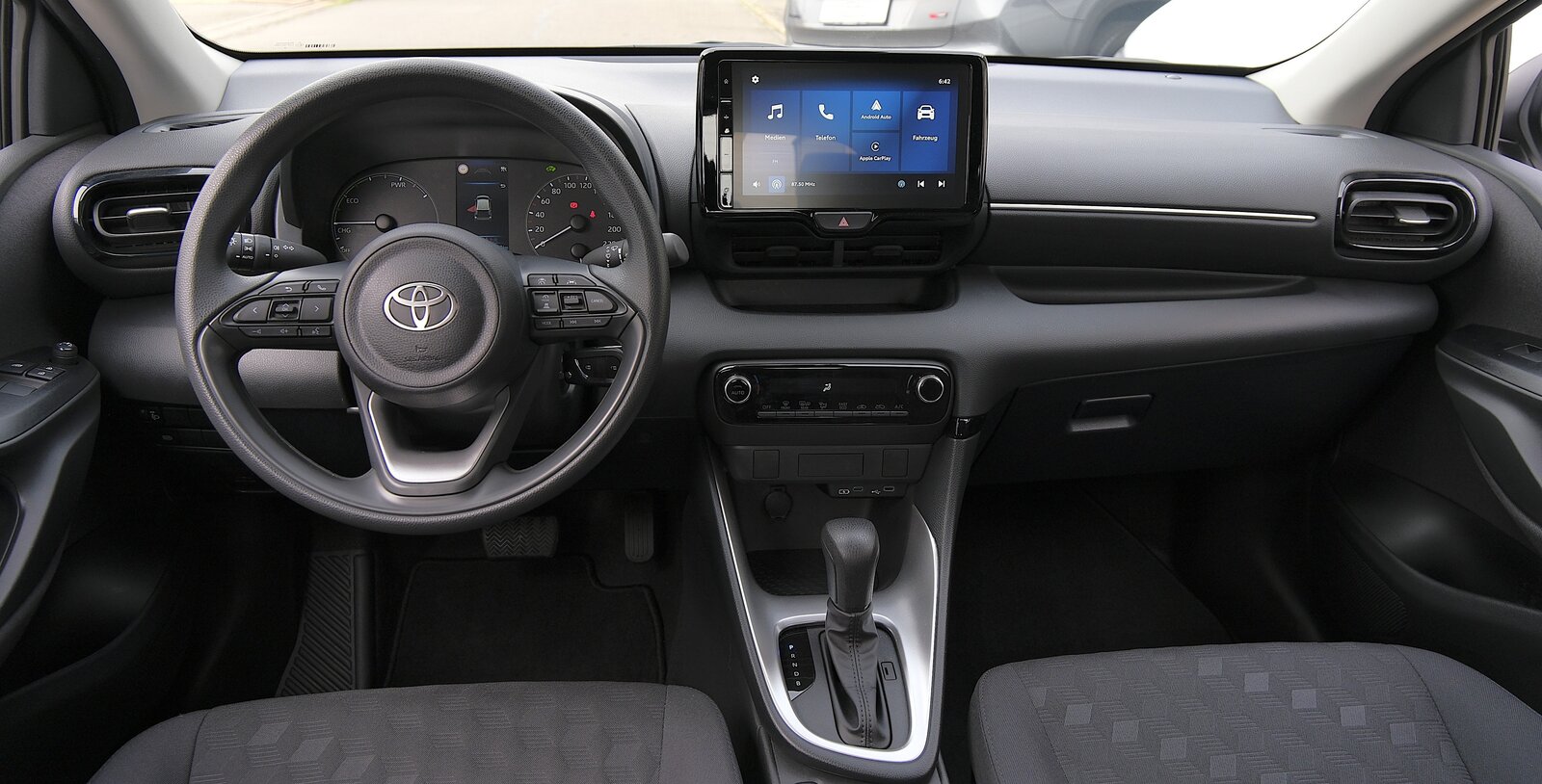 TOYOTA Yaris 1.5 Comfort e-CVT, Voll-Hybrid Benzin/Elektro, Occasion / Gebraucht, Automatik - 6