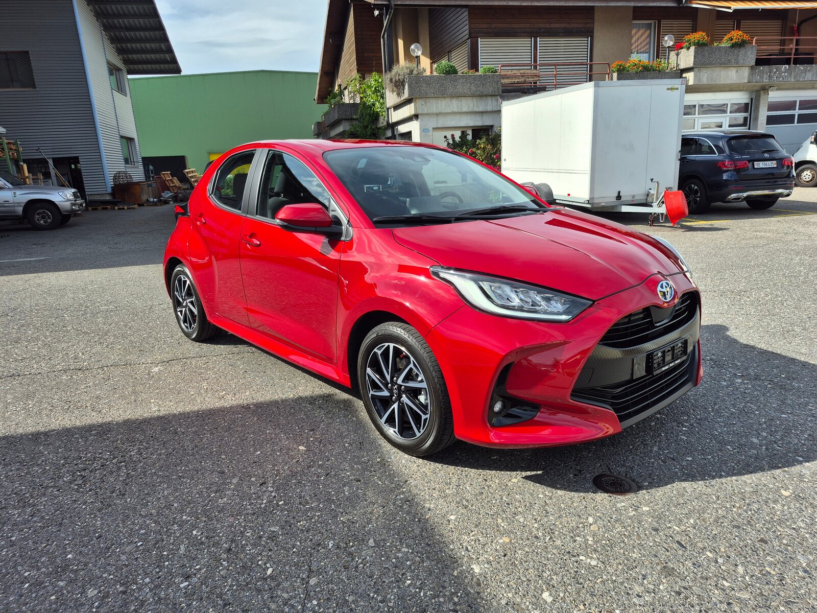 TOYOTA Yaris 1.5 Trend e-CVT, Hybride Intégral Essence/Électricité, Occasion / Utilisé, Automatique - 3