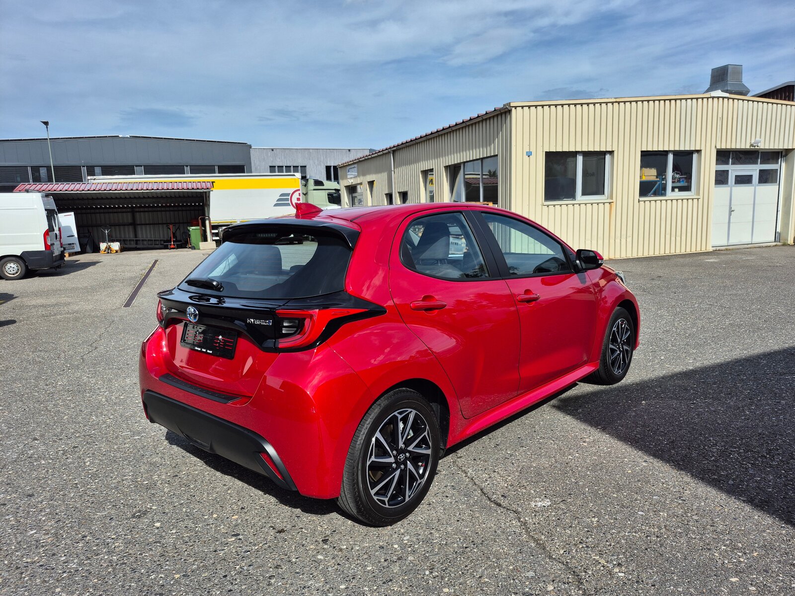 TOYOTA Yaris 1.5 Trend e-CVT, Hybride Intégral Essence/Électricité, Occasion / Utilisé, Automatique - 5
