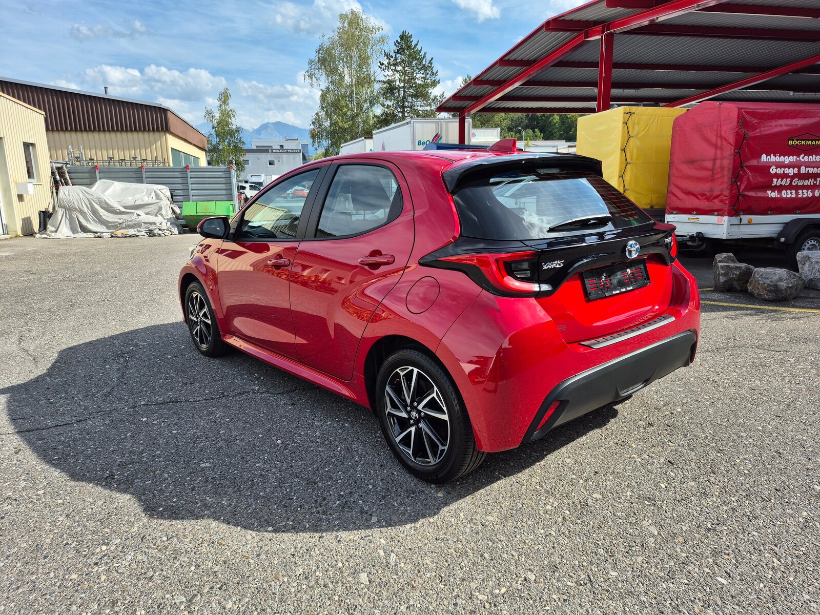 TOYOTA Yaris 1.5 Trend e-CVT, Hybride Intégral Essence/Électricité, Occasion / Utilisé, Automatique - 7