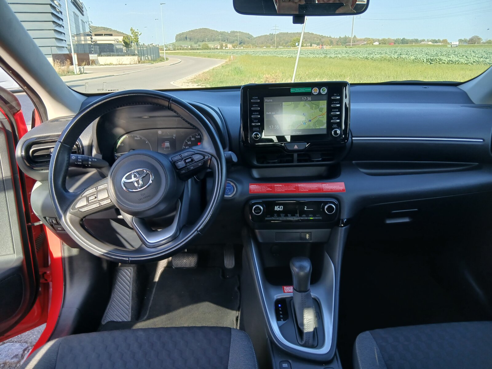 TOYOTA Yaris 1.5 Comfort e-CVT, Hybride Intégral Essence/Électricité, Occasion / Utilisé, Automatique - 7