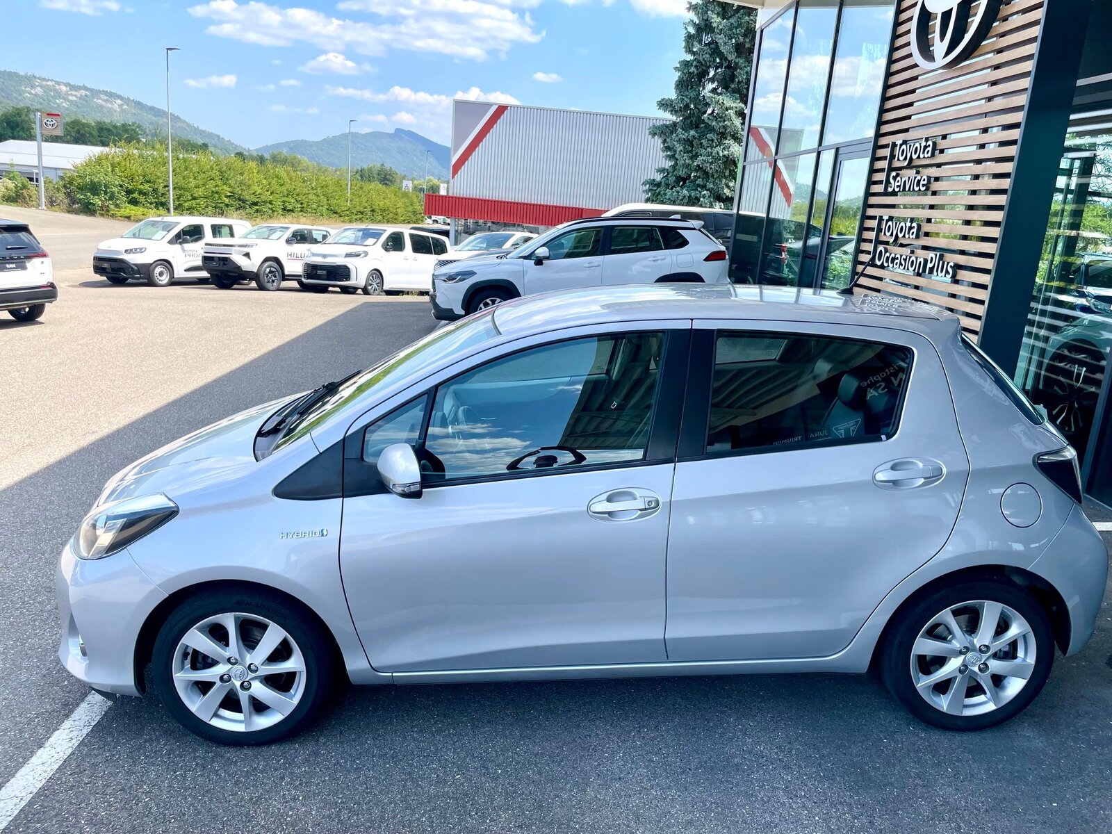 TOYOTA Yaris 1.5 VVT-i Hybrid Sol Premium CVT