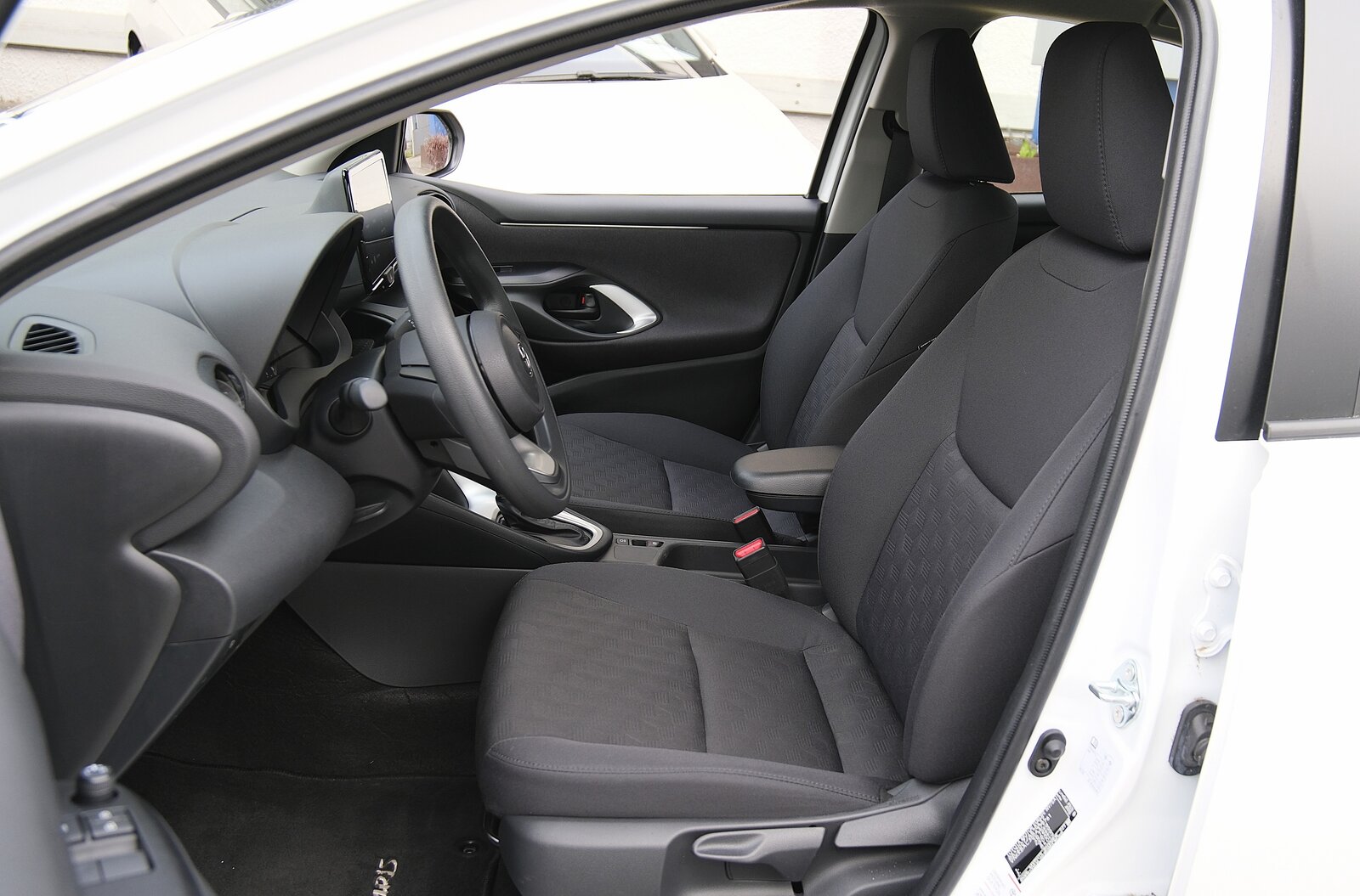 TOYOTA Yaris 1.5 Comfort e-CVT, Hybride Integrale Benzina/Elettrica, Occasioni / Usate, Automatico - 4