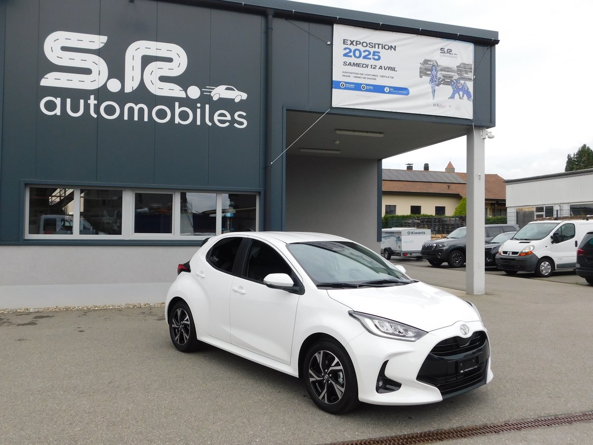 TOYOTA Yaris 1.5 Comfort e-CVT, Full-Hybrid Petrol/Electric, Ex-demonstrator, Automatic - 3